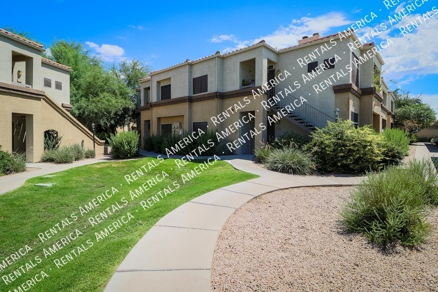 Building Photo - 11375 E Sahuaro Dr