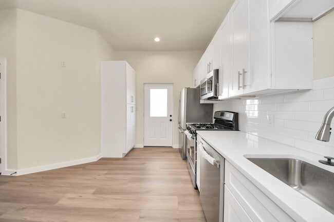 Building Photo - 8025 Peachtree St