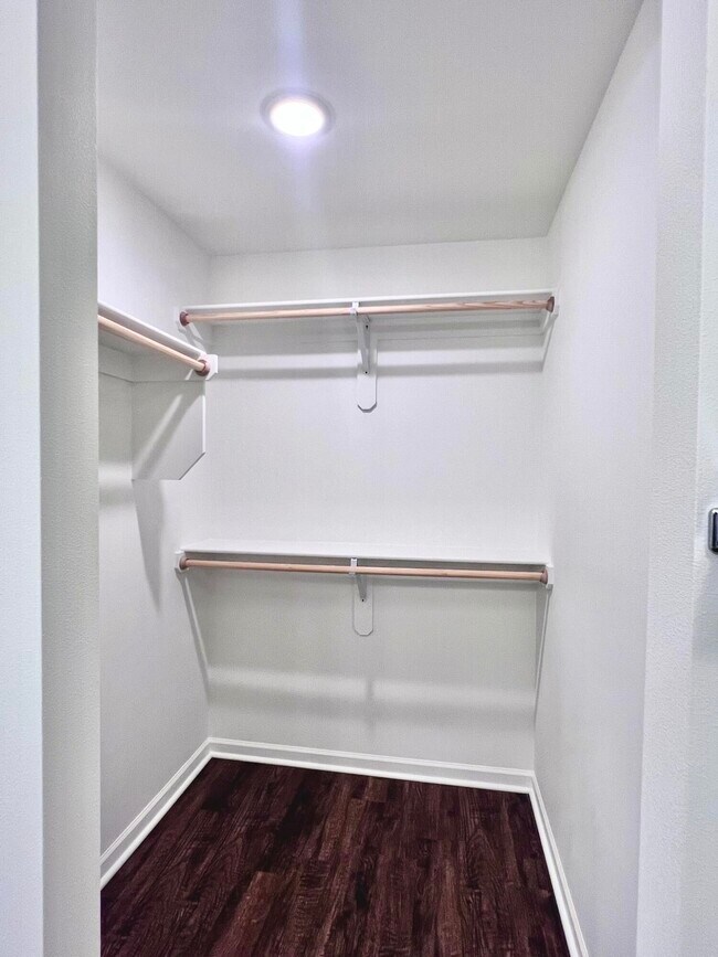 Building Photo - 1100 Pawpaw Pl