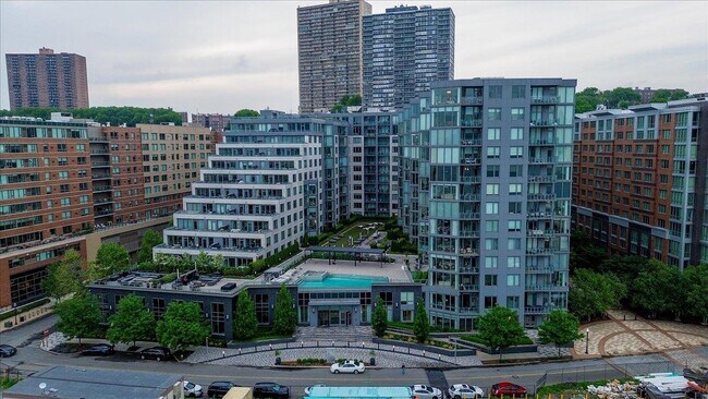 Building Photo - 9 Ave at Port Imperial