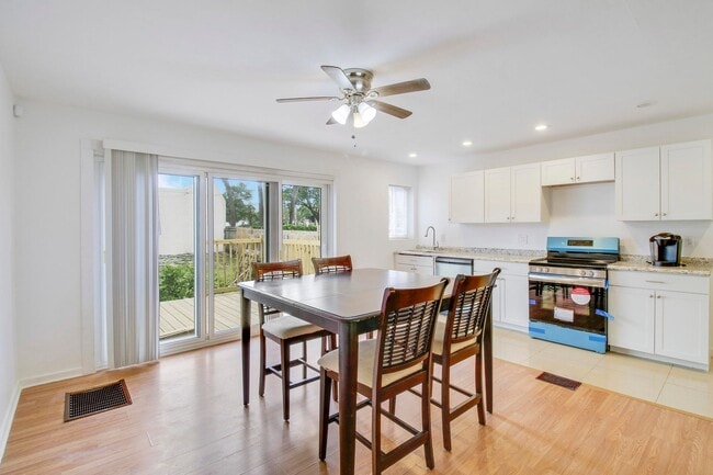 Building Photo - 110 N C St