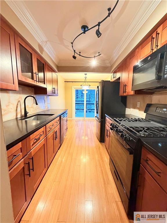 Building Photo - 41 Manor Dr