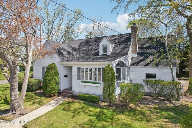 Building Photo - 1850 Fernwood Rd