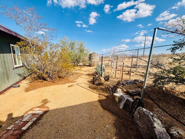 Building Photo - Joshua Tree Cabin in Peaceful, Wide Open S...