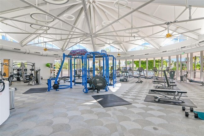 Building Photo - 2500 Parkview Dr