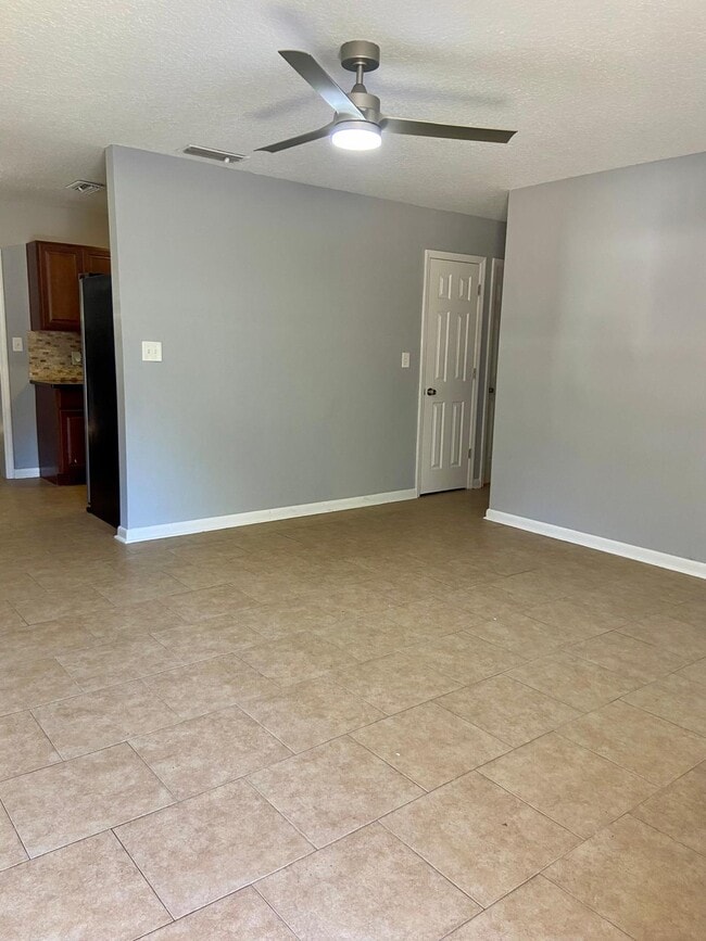 Building Photo - 231 Edson Dr