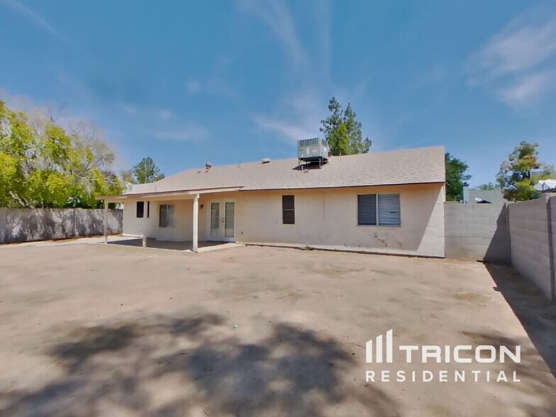 Building Photo - 8931 W Cinnabar Ave
