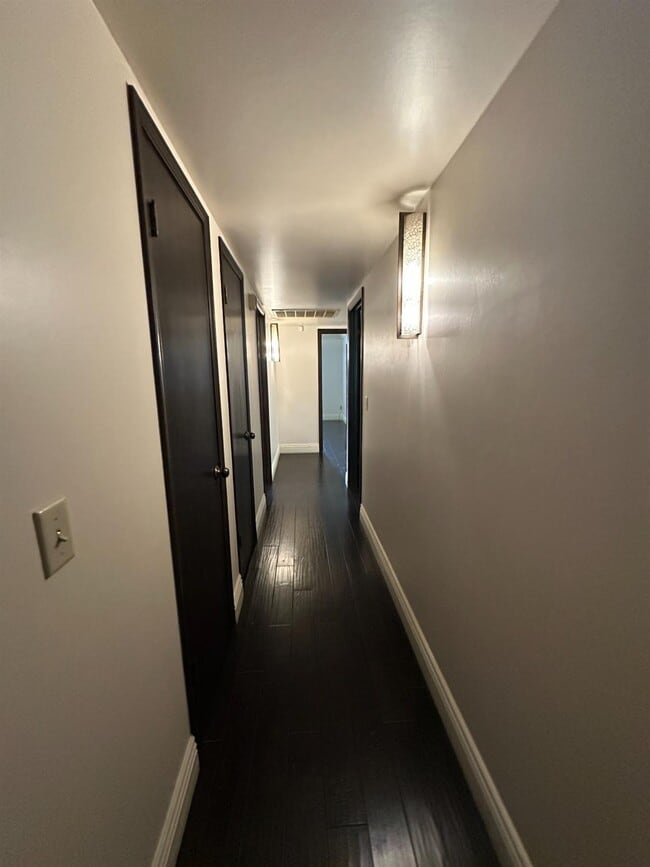 Building Photo - 3644 W Beechwood Ave