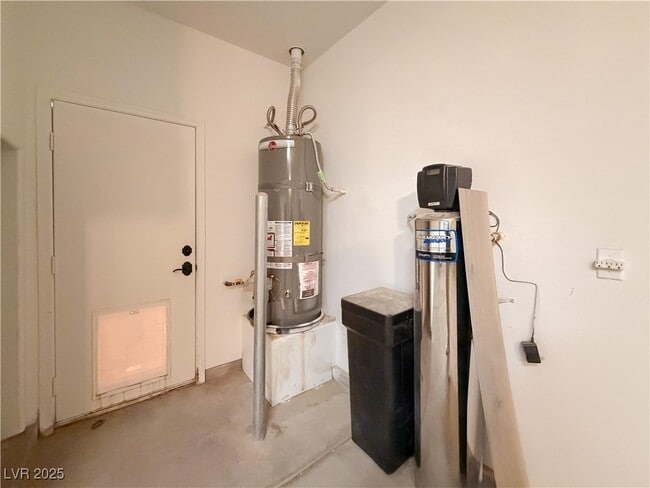 Building Photo - 10733 Mentesana Ave