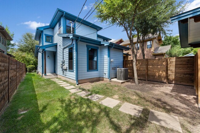 Building Photo - 718 Harris Ave