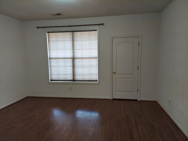 Building Photo - 1061 Grand Oak Ln