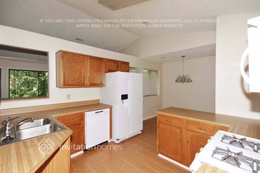 Building Photo - 950 Laurel Mill Dr