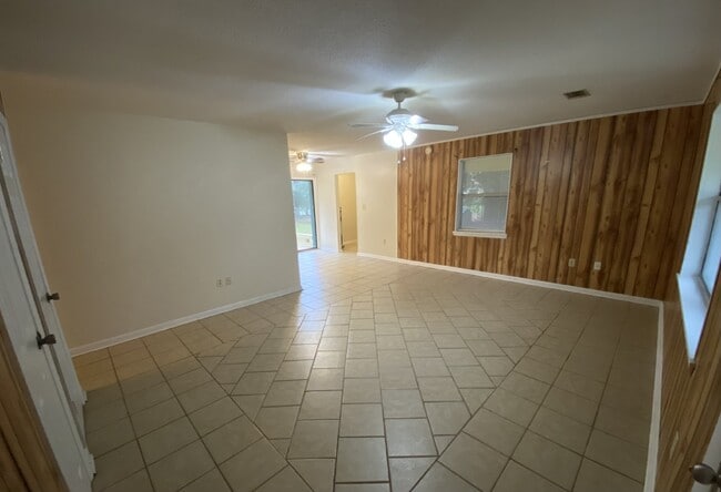 Building Photo - House for Rent