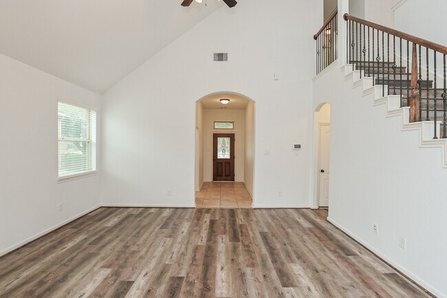 Building Photo - 6026 Baileys Run Ln