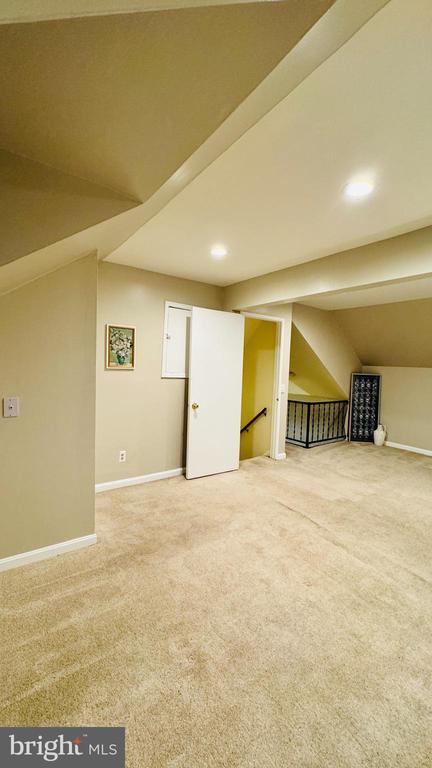 Building Photo - 1111 Dennis Ave