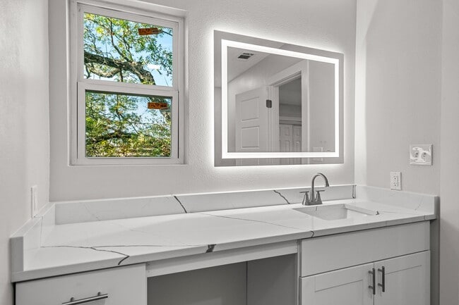 Building Photo - SW Loop 820 - 4304/4306 *Lease Up Only*