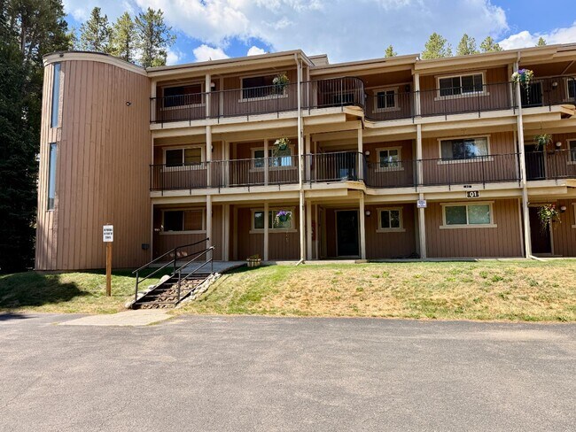Building Photo - 40 Village Dr