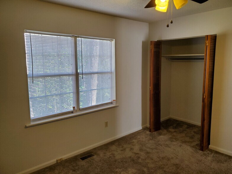 Building Photo - 139 Country Town Dr