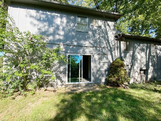 Building Photo - Corner Lot Charmer with 2-Car Garage in Ov...