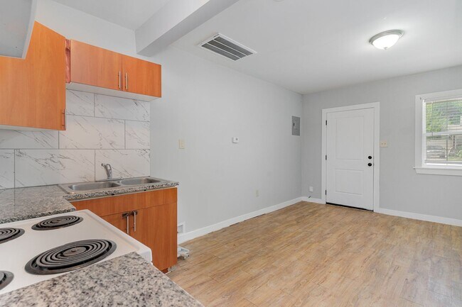 Building Photo - Affordable 2BD/1BA unit!