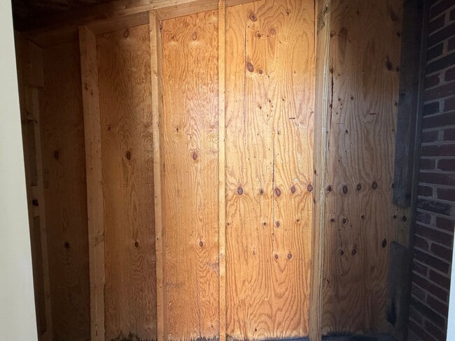 Building Photo - Private 2BD/1.5BA Townhouse in Prime NW Hi...