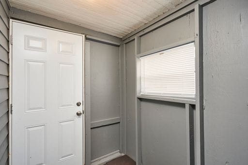 Building Photo - Beautifully remodeled 3 bed 1 bath colonial in East Akron !