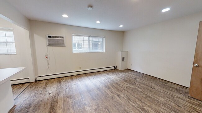 Building Photo - 49 E 14th Ave
