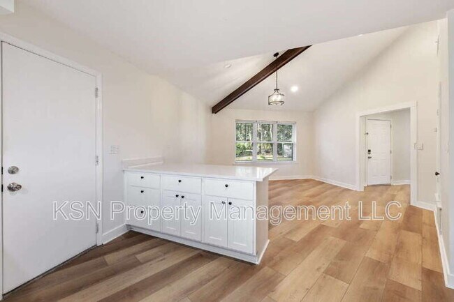 Building Photo - 286 Cushing Dr