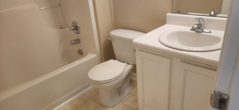 Building Photo - 6001 Mullens Dr