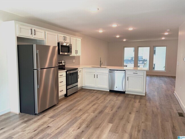 Building Photo - 1719 13th Ct S