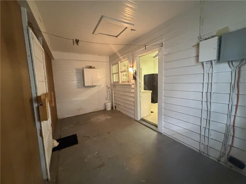 Building Photo - 2353 Shelby St