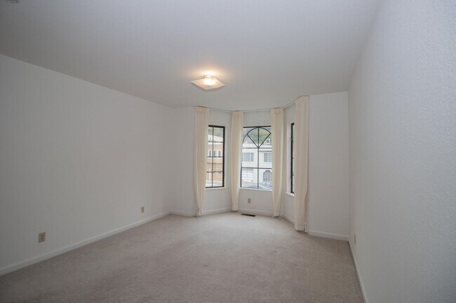 Building Photo - Spacious 3 Bed/2 Bath Flat with Stunning City Views | AMSI | Alexandr Metlinski