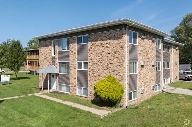 Building Photo - Holmes Flatz