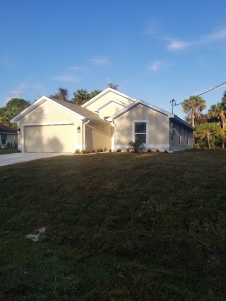 Building Photo - 2043 Ananas Rd