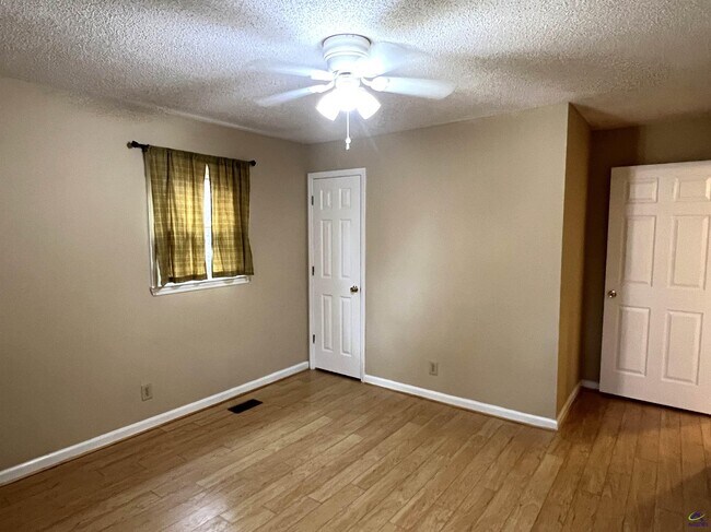 Building Photo - 212 Highland Dr