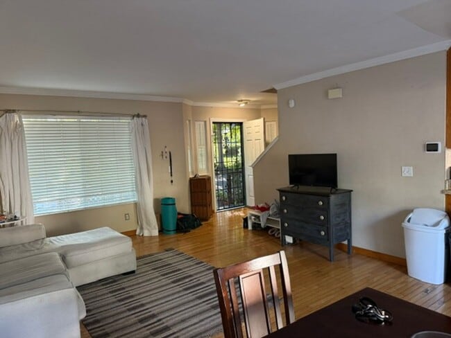 Building Photo - 8908 Gravenstein Way