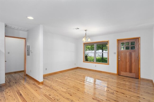 Building Photo - 1511 Bellaire Dr