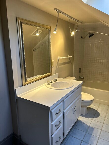 Full bath with ceramic tile in the shower and floor - 118 E Kossuth St