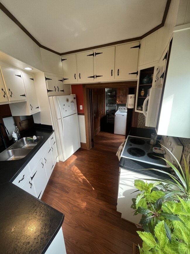 Building Photo - 4276 Division Hwy