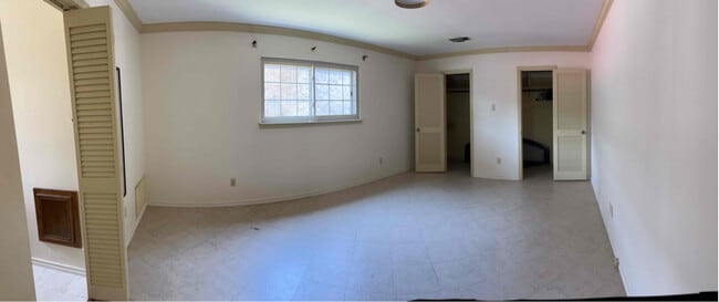 Building Photo - 1607 N Hollow Dr