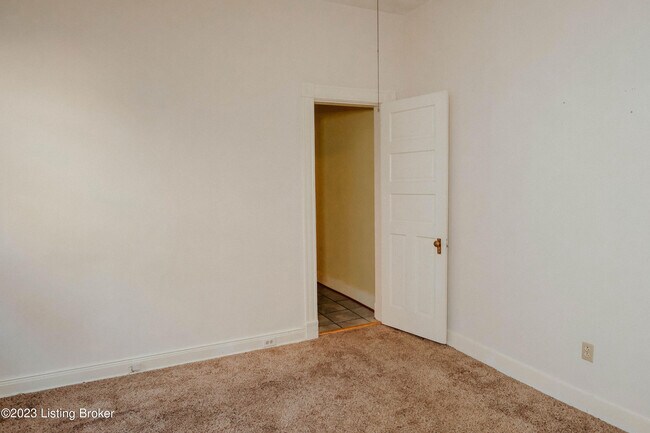 Building Photo - 105 N Hite Ave