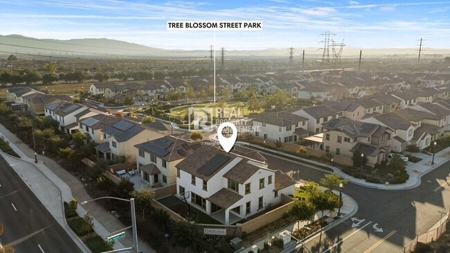 Building Photo - 3657 Bearberry Ave