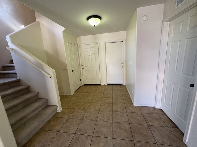 Building Photo - East side beauty 4 bedrooms