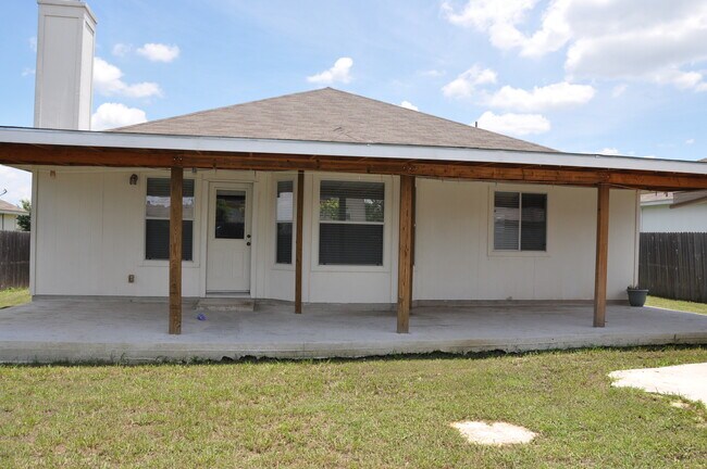 Building Photo - 3 Bedroom 2 Bath with Study in Kyle