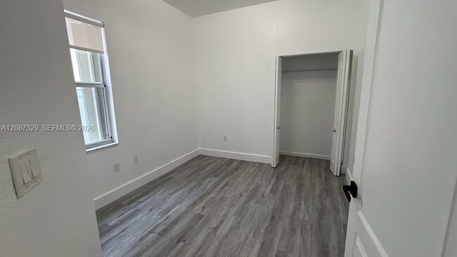 Building Photo - 3961 NE 11th Dr