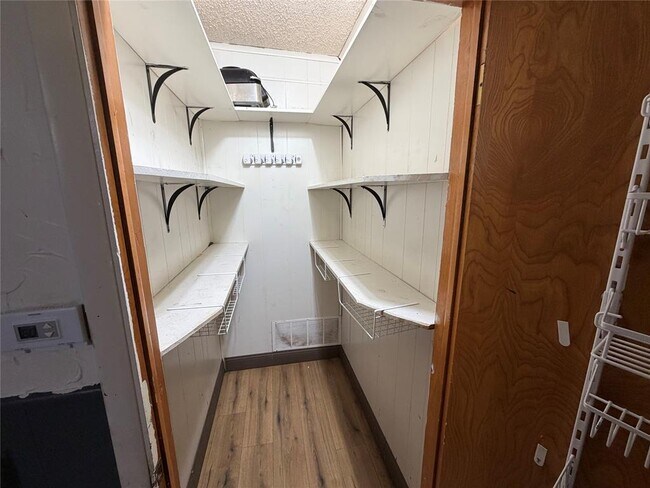 Building Photo - 408 5th St