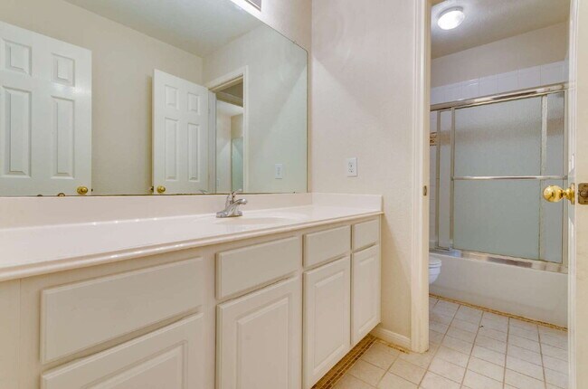 Building Photo - Spacious 5-Bedroom Home in Brazos Landing!