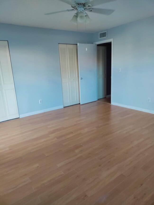 Building Photo - 2600 SE Ocean Blvd