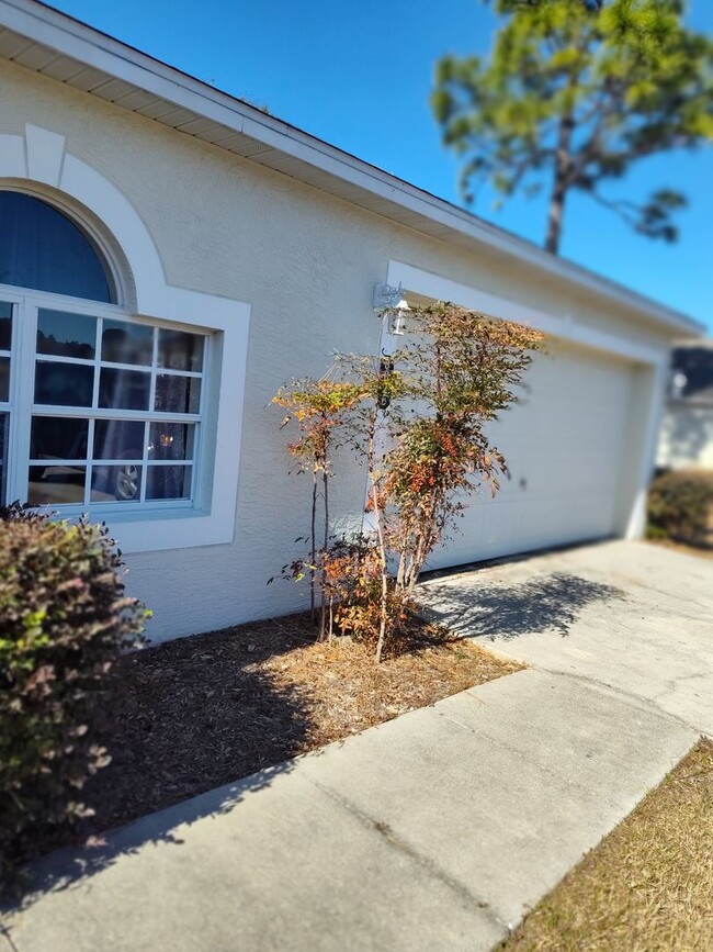 Building Photo - TURNING LEAF COMMUNITY