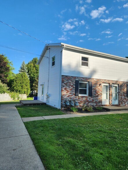 Building Photo - 4984 Greenwood St